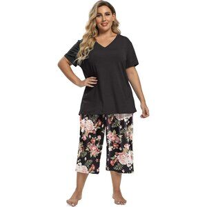 Women's Soft Polyester Pajama Set V Neck Top Capri Sleepwear Cartoon Heart